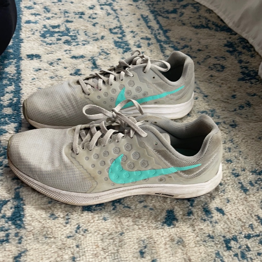 Nike tennis shoes size 9.5